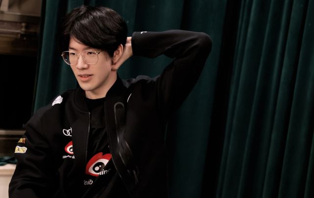 土足球向更 土足球向更