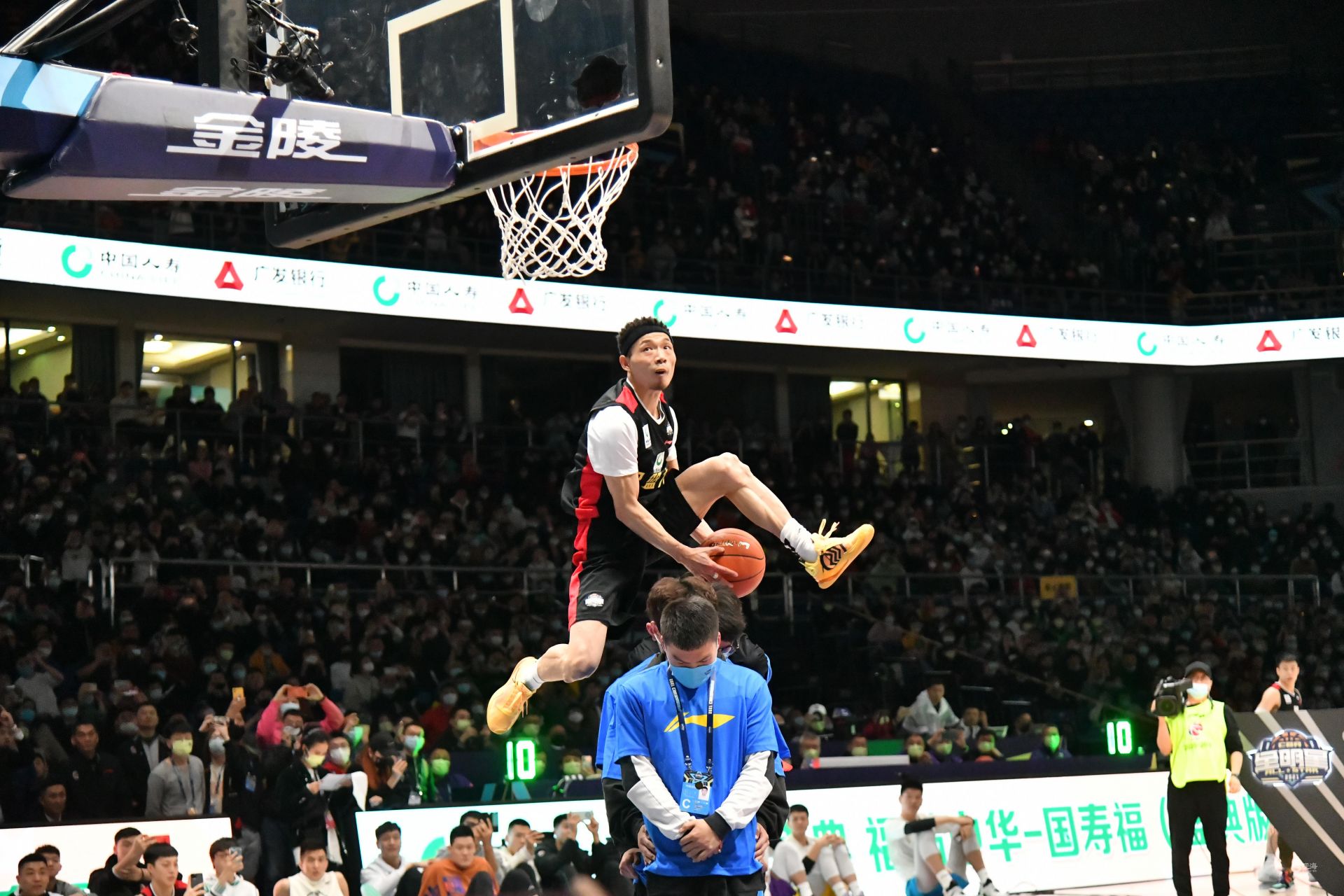 他几乎全靠 他几乎全靠